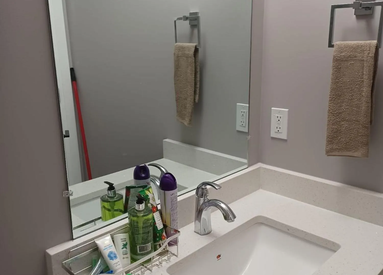 Cozy Basement Suite - Private Entrance - Free Netflix Edmonton 0*,  Canada