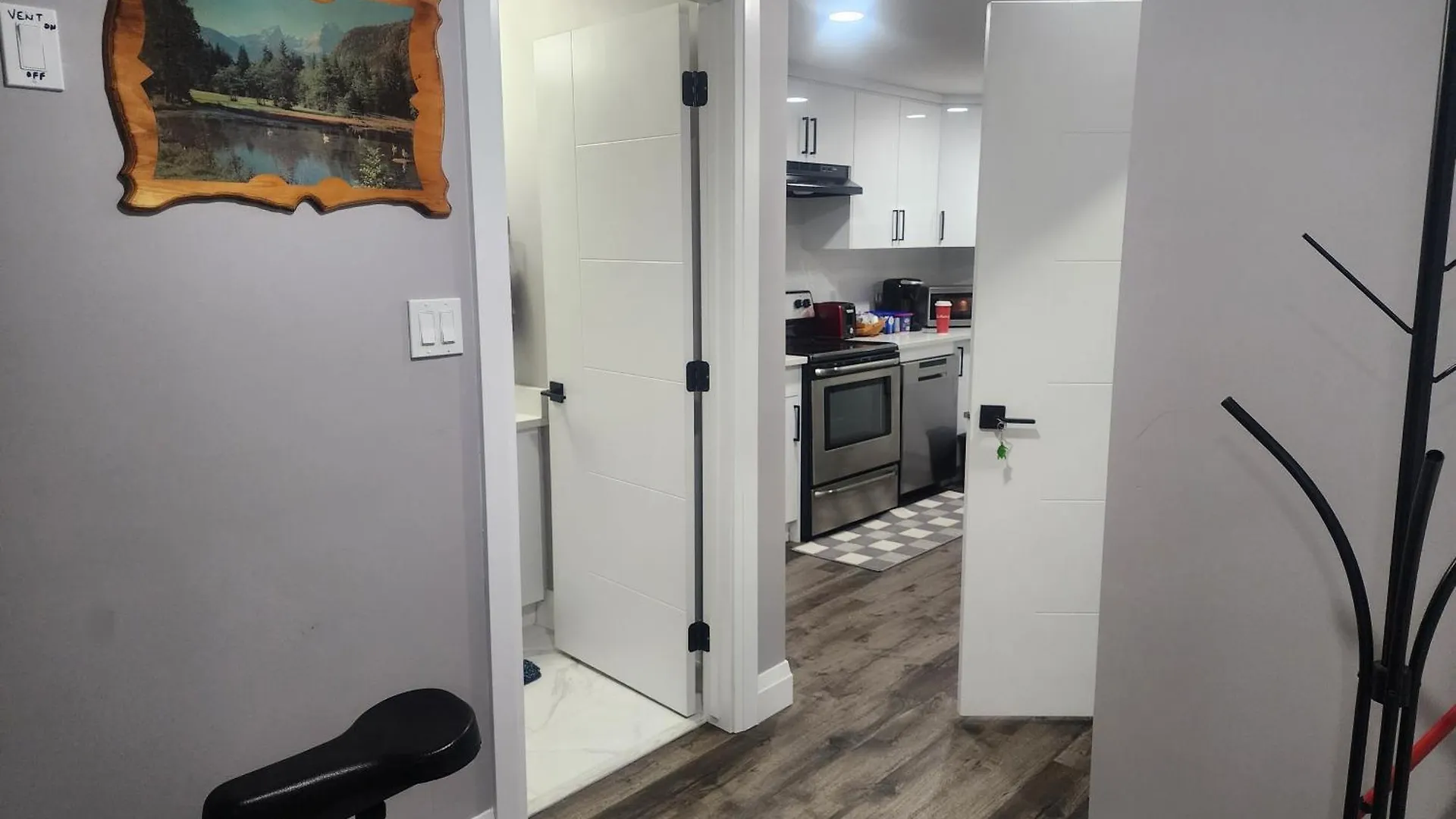Cozy Basement Suite - Private Entrance - Free Netflix Edmonton Canada